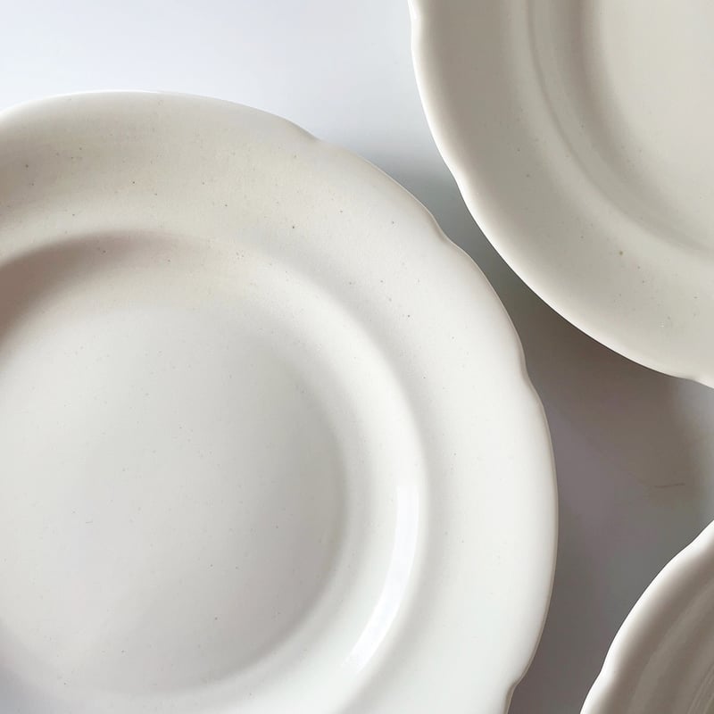 FOOD FOR THOUGHT Paperwhite 花リムプレートM | TEA TABLE