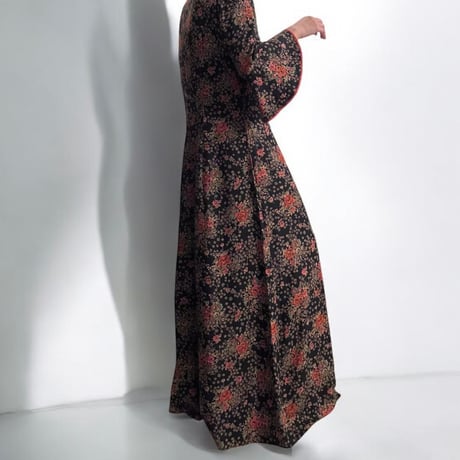 Bell sleeve print dress　No. V250022