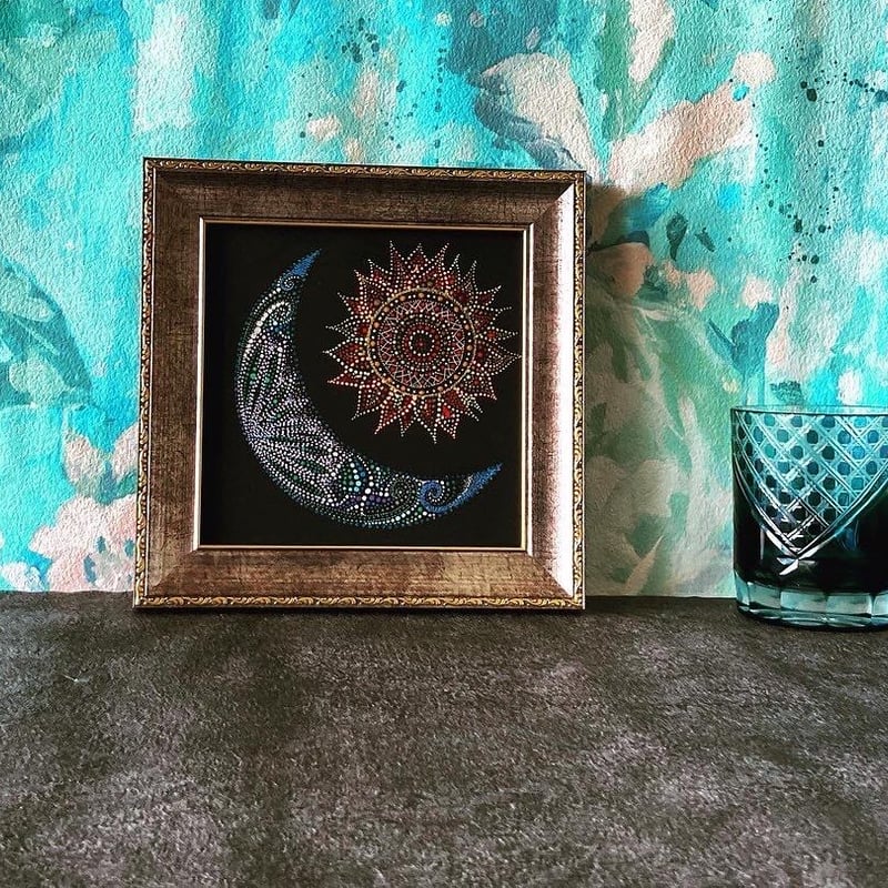 点描画曼荼羅 「上弦の月と、見守る太陽」 | ao*makana｜ココロ
