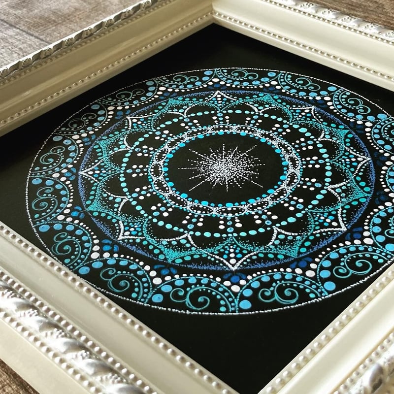 点描画曼荼羅 「あふれる愛」