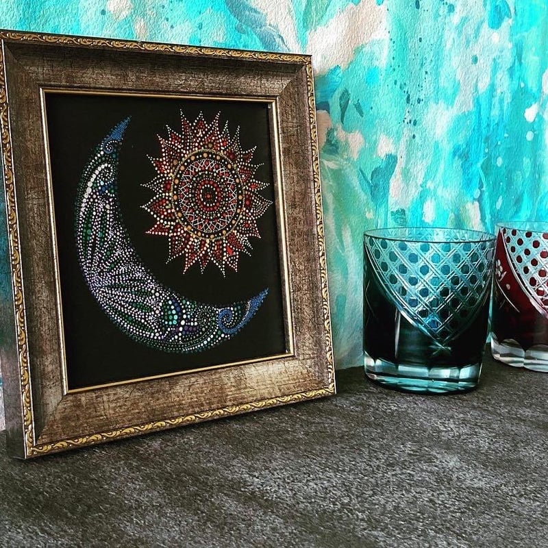 点描画曼荼羅 「上弦の月と、見守る太陽」 | ao*makana｜ココロ