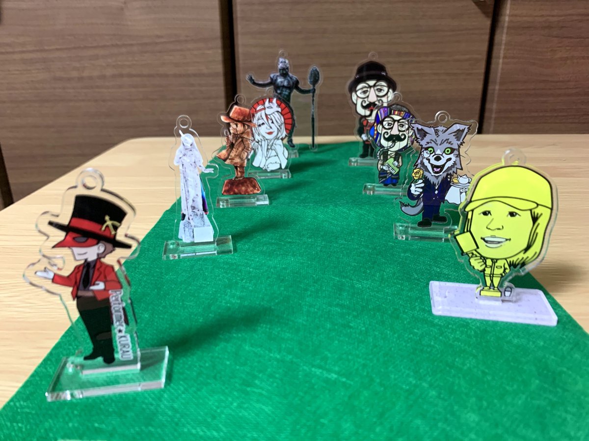 なにみてるの 台座付きアクリルキーホルダー | スタチュー