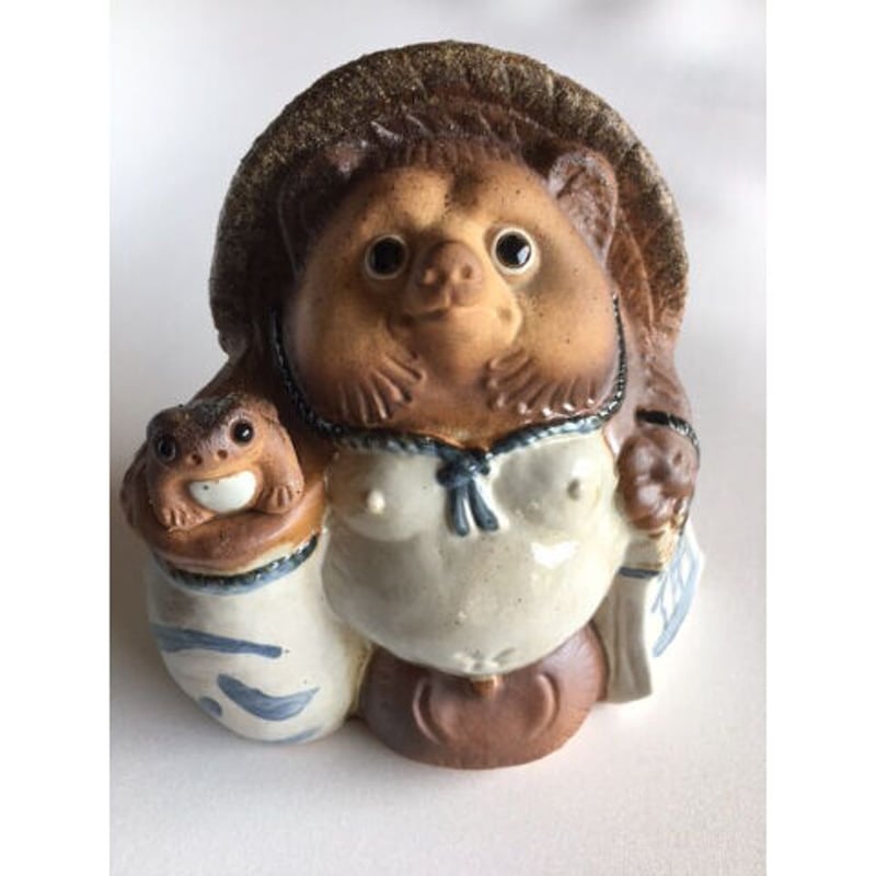 信楽焼 蛙持ち狸（古信楽色） | 信楽陶芸村ショップ のぼり窯