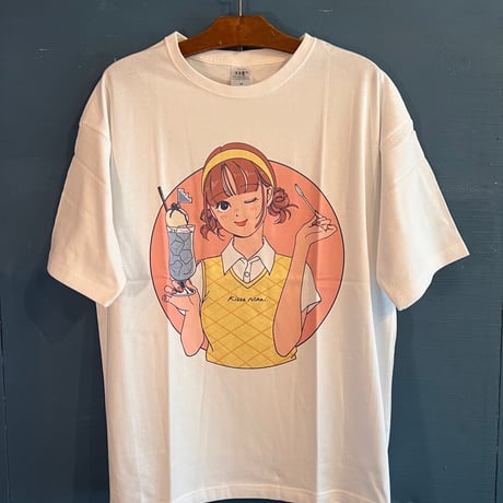 “ヨシフクホノカ×喫茶ニカイ”コラボＴシャツ  ピンク