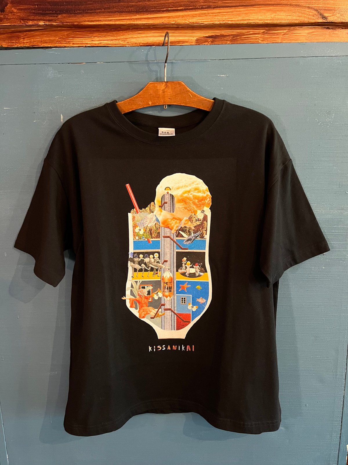 花梨×喫茶ニカイ”コラボTシャツ/Black | KISSA NIKAI