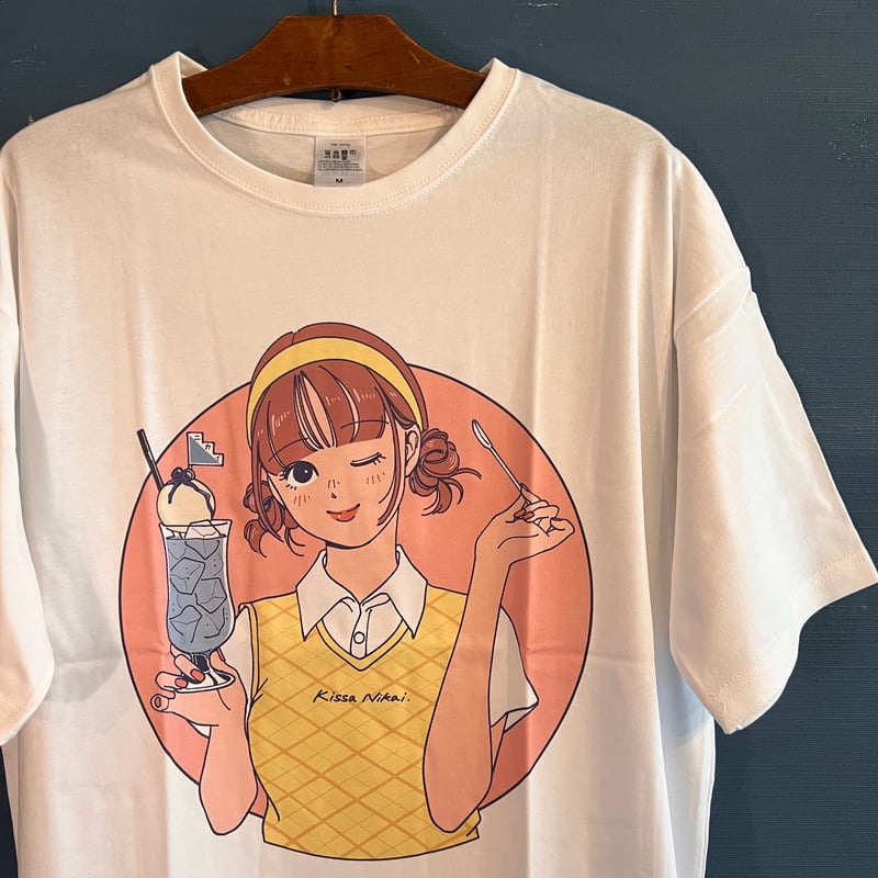 ヨシフクホノカ×喫茶ニカイ”コラボTシャツ ピンク | KISSA NIKAI