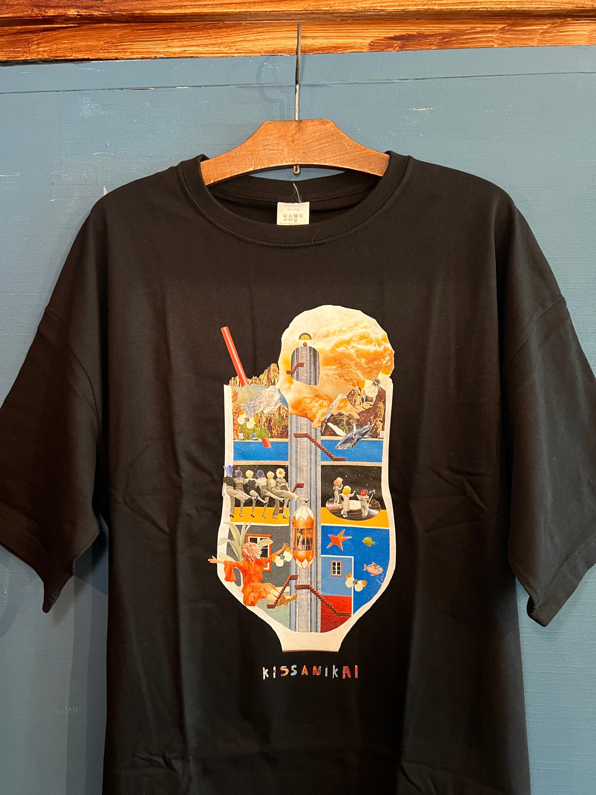 花梨×喫茶ニカイ”コラボTシャツ/Black | KISSA NIKAI