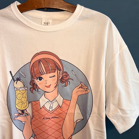 “ヨシフクホノカ×喫茶ニカイ”コラボＴシャツ  ブルー