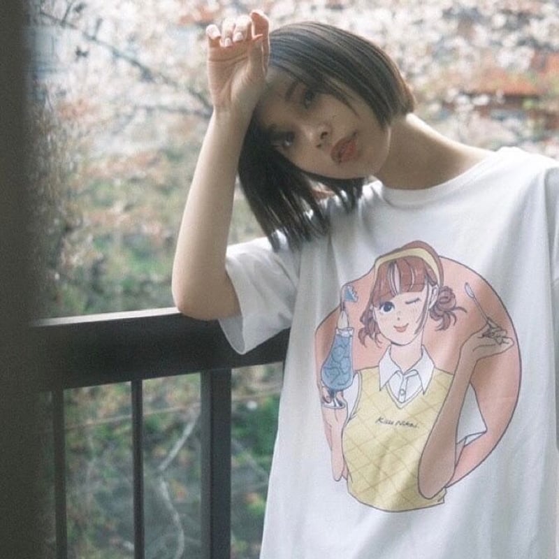 ヨシフクホノカ×喫茶ニカイ”コラボTシャツ ピンク | KISSA NIKAI