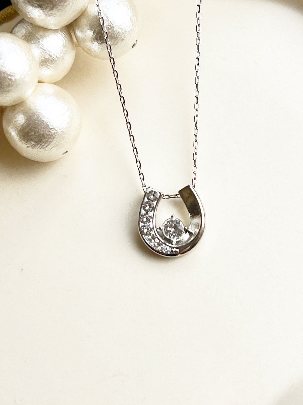 煌めく馬蹄ネックレス | Petite Cadeau