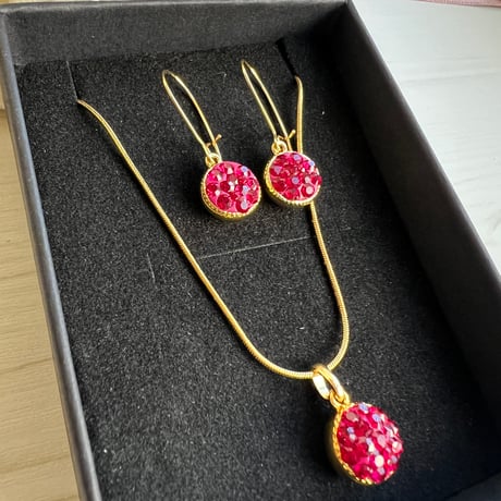 赤いスワロフスキーネックレスとイヤリングセット Swarovski公式 