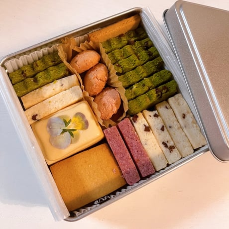 ストーリー限定　クッキー缶