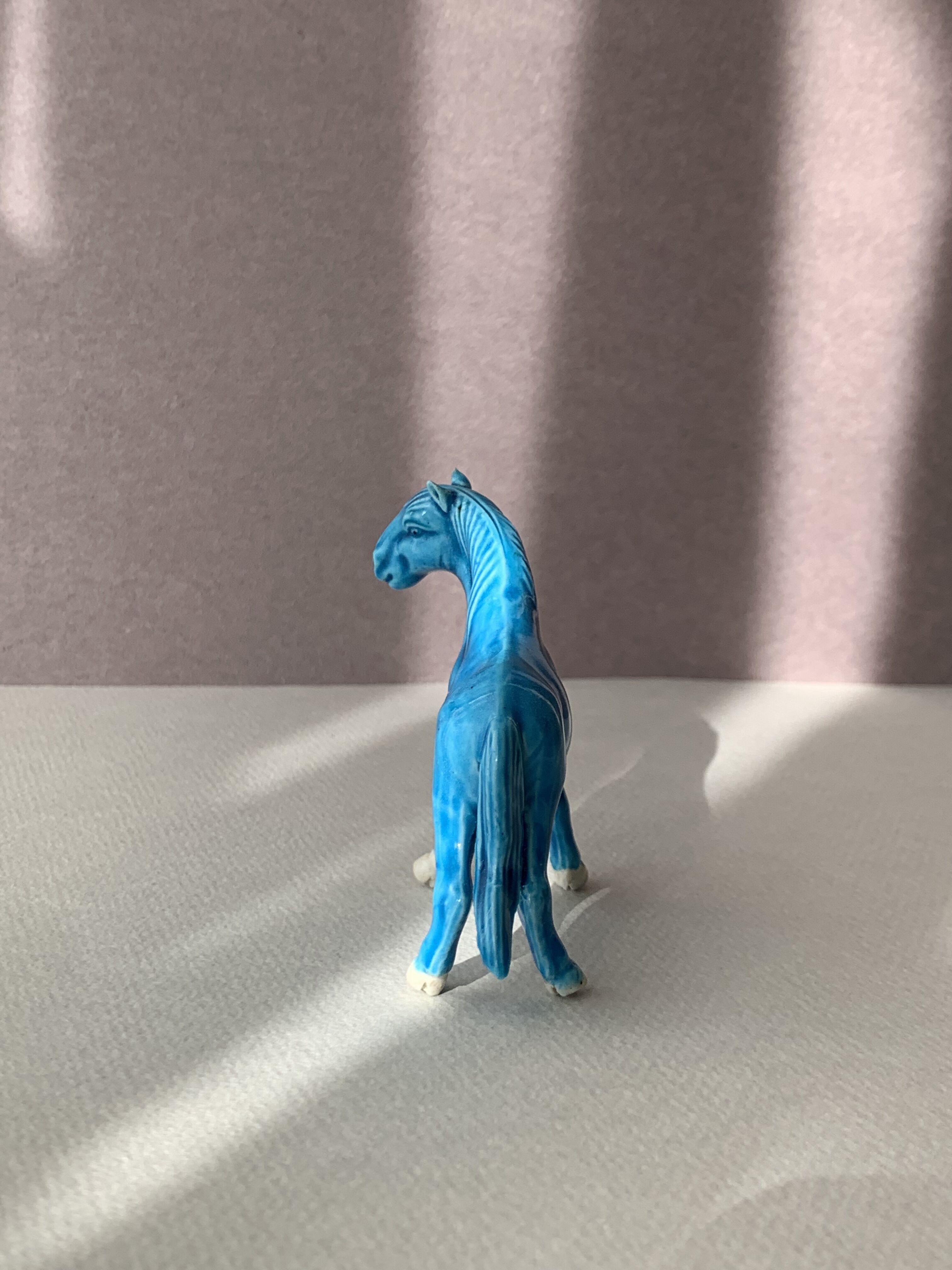 手乗りの青い馬 | Imaginary Cajuen