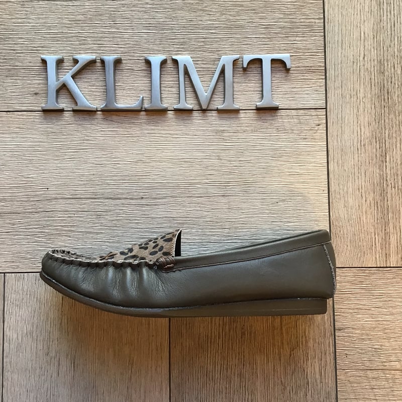 足を包み込む楽ちん本革モカシン グレー×ヒョウ柄 ポニーの毛 | shoes