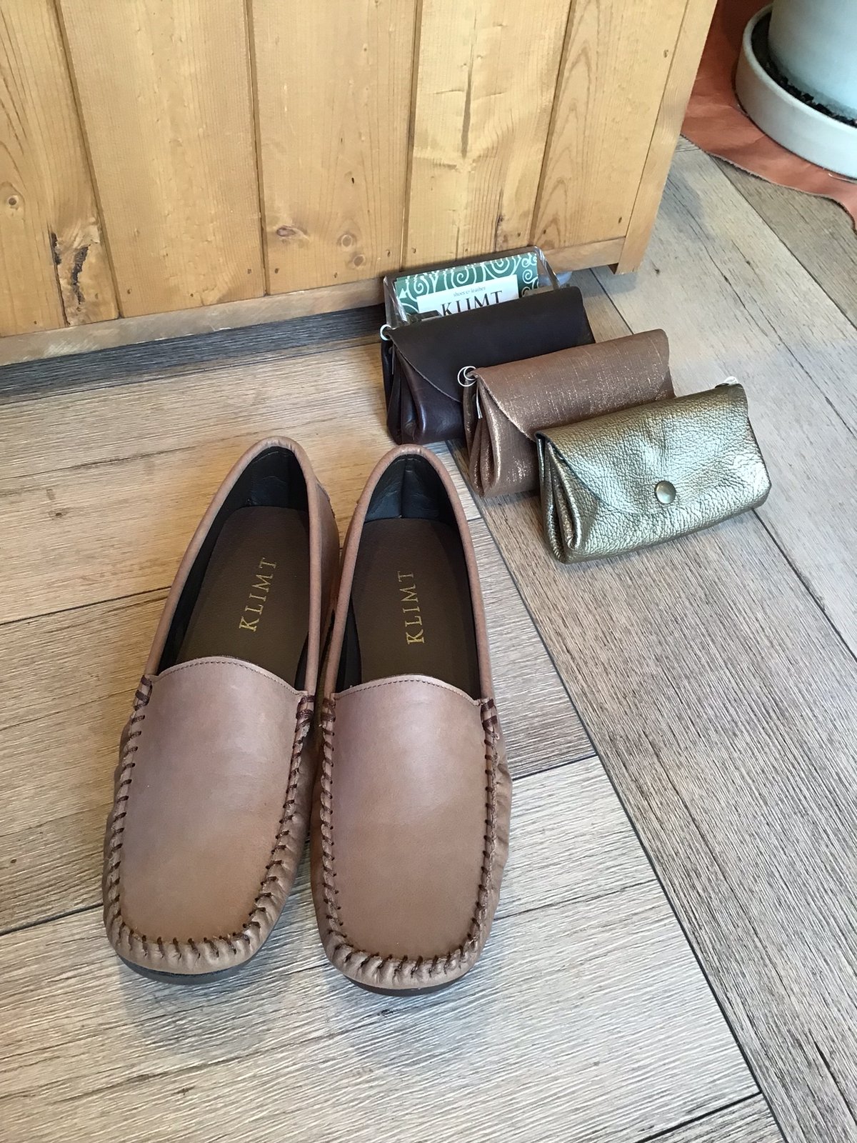 牛革 足を包み込む楽ちんモカシンシューズ 靴 薄茶色 | shoes-klimt