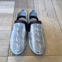 牛革 軽くて柔らか♪　ゴムバンドスリッポンシューズ　ヘビ柄