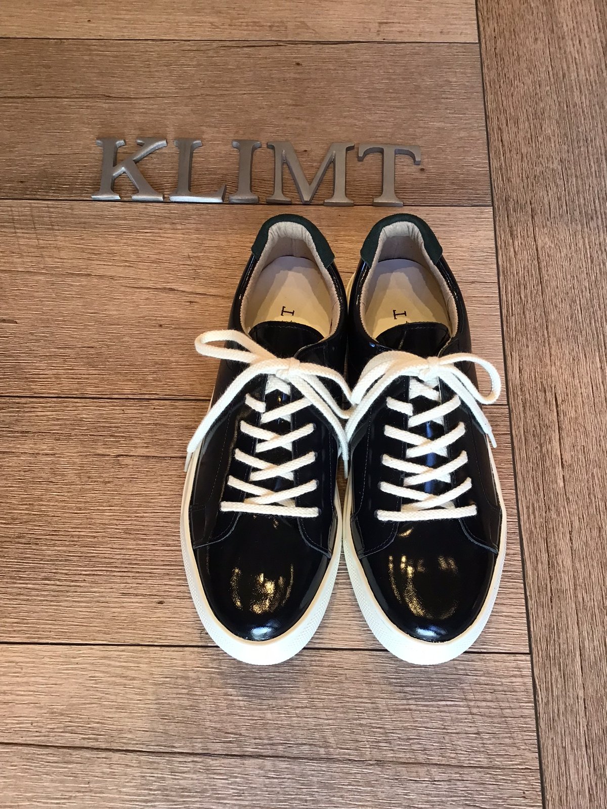 牛革レースアップスニーカー ネイビーエナメル | shoes-klimt