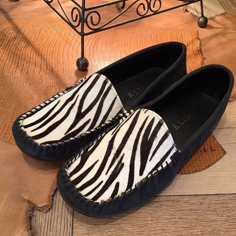 足を包み込む楽ちん本革モカシン ブラックヌバック×ゼブラ柄