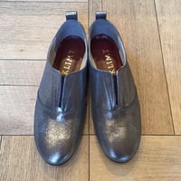 牛革 甲部分ゴムがお洒落♪　フラットシューズ　シルバー