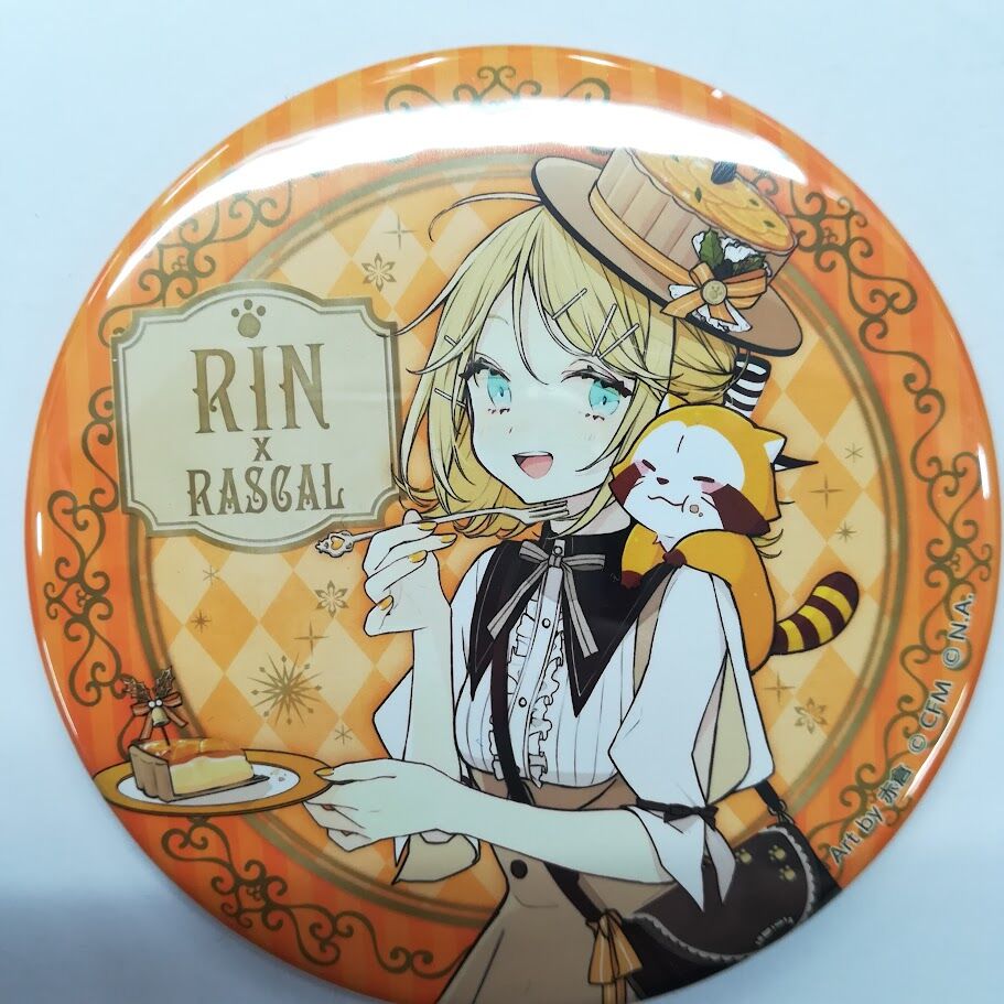 ボーカロイド 鏡音リン 赤倉先生 缶バッジ ラスカルコラボ | K-BOOKS