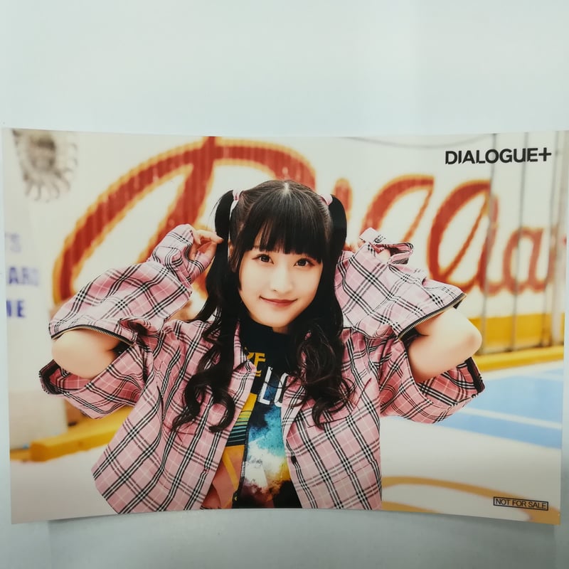 DIALOGUE+ ブロマイド 人生イージー？賞 守屋亨香 | K-BOOKS 秋葉原 