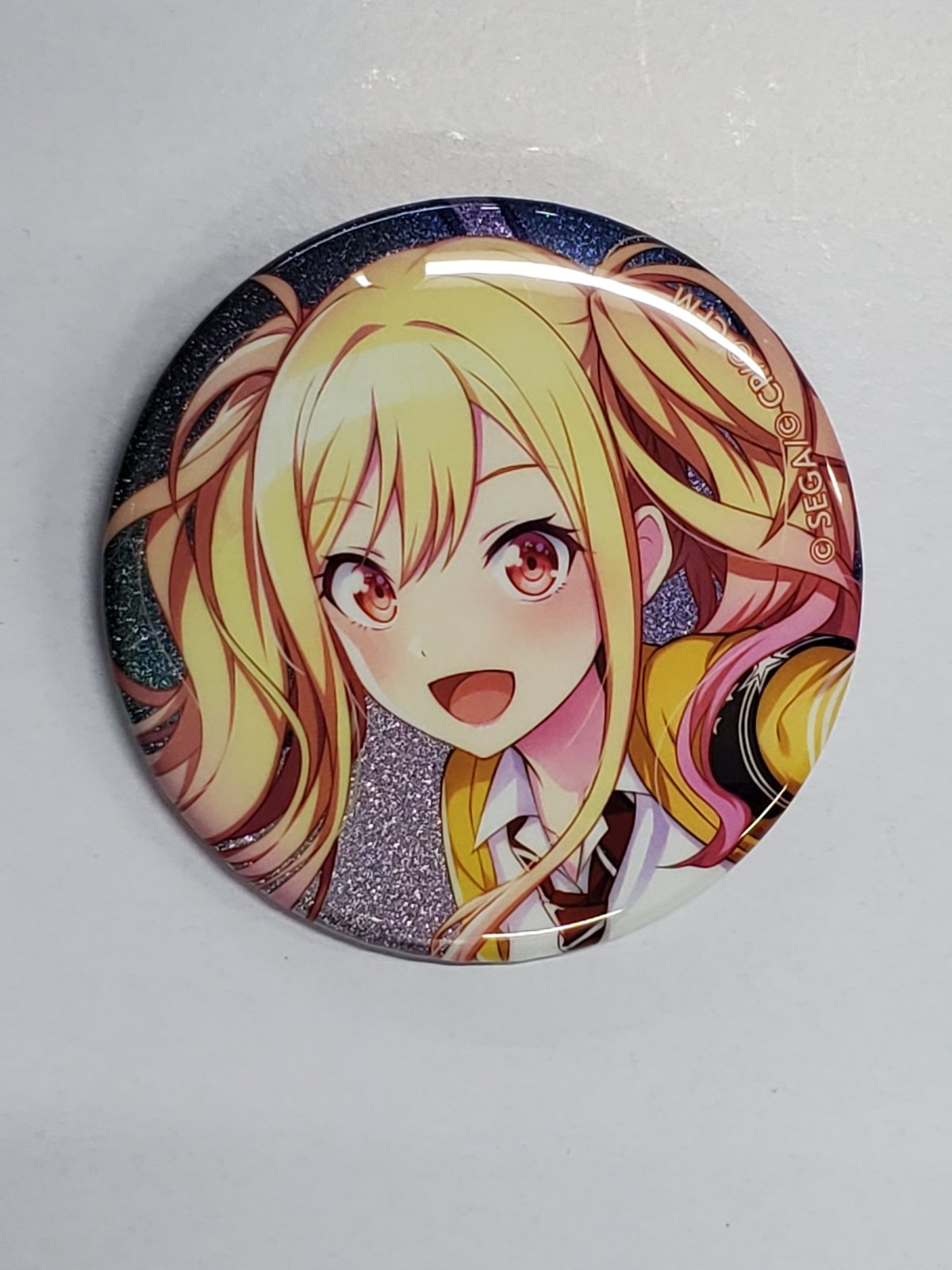 プロジェクトセカイ 天馬咲希 グリッター缶バッジ | K-BOOKS 秋葉原