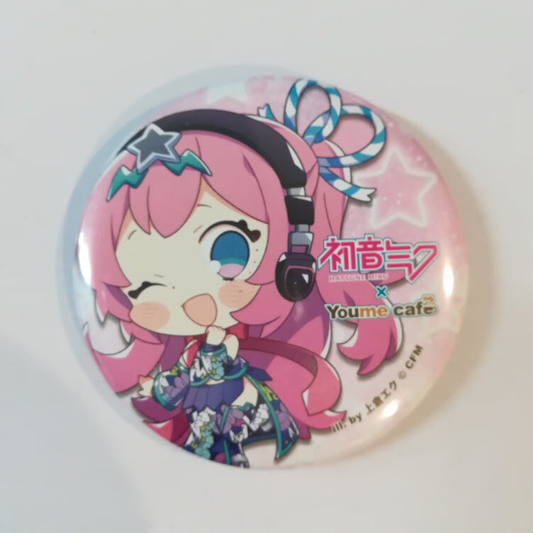 巡音ルカ　Youme cafe 　コラボ　缶バッジ 新品】巡音ルカ 缶バッジ Youme cafe SWEETS PARADISE - メルカリ
