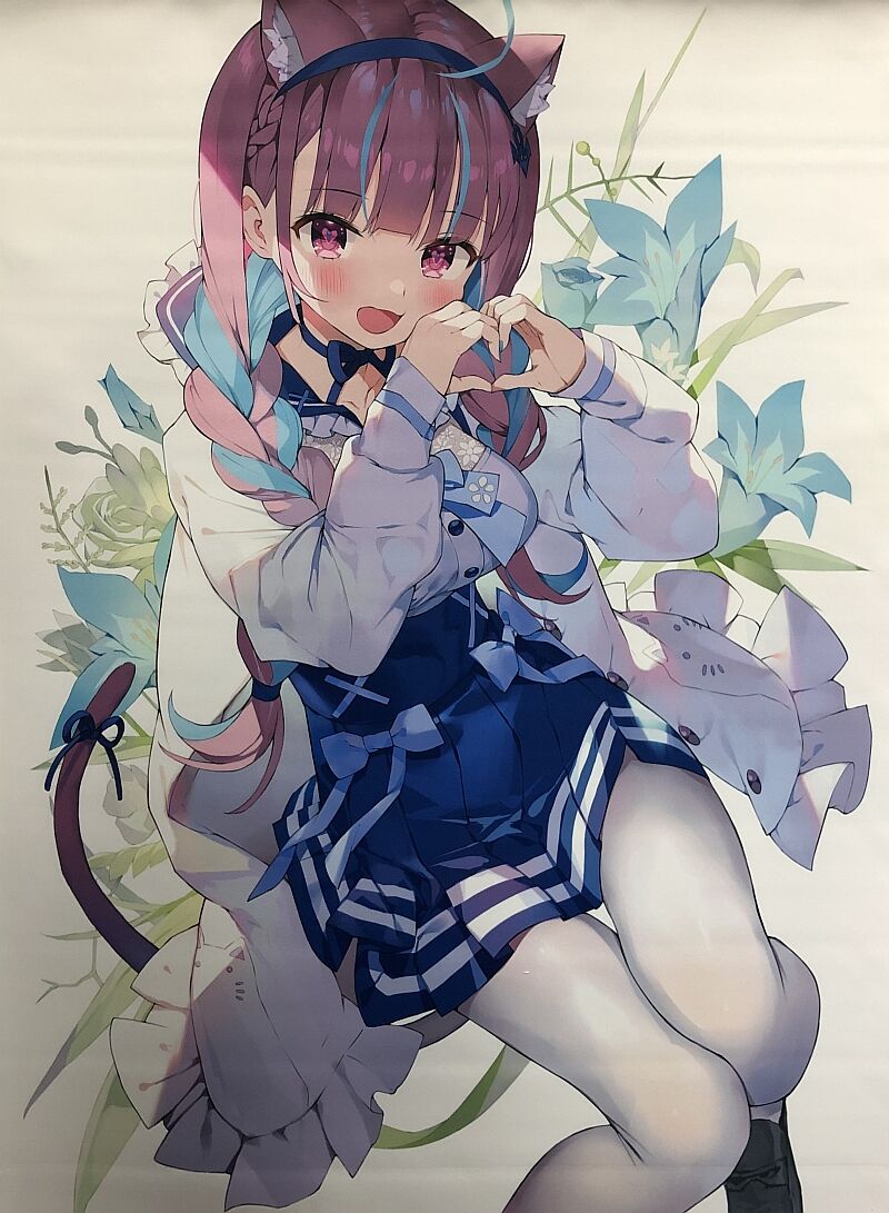 【セール中】湊あくあ B2タペストリー がおう先生書き下ろし まかろん大帝（がおう先生）】”ホロライブ”湊あくあB2タペストリー | K