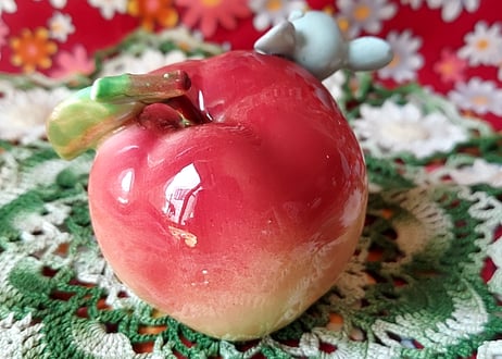 輸出用陶器・林檎から出るネズミ🍎