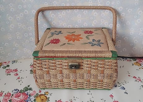 お花刺繍🌸エメラルドグリーンのソーイングBOX