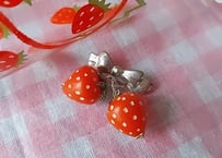 昭和40年代🍓いちごの揺れるブローチ