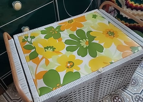 お花柄のビニール編み収納ケース