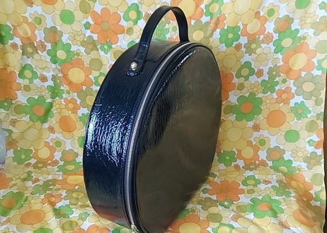 エナメルの丸型トランク