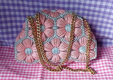 お花網みモチーフのチェーンBAG