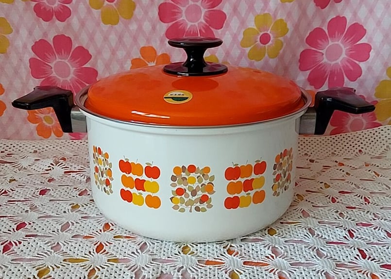 ヤマタカ・林檎のホーロー両手鍋 | あんちーくKIDAN STORE