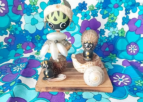 伊勢土産品•貝づくしの黒んぼこけし