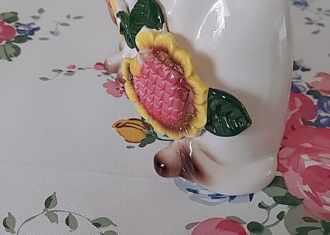 ひまわりが付いた🌻陶器のペア猫