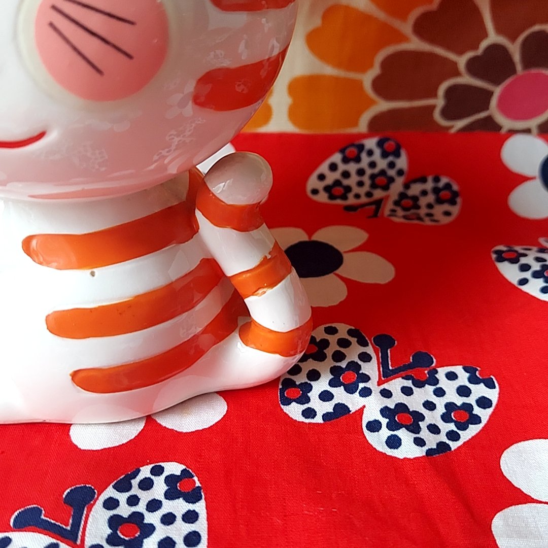 内藤ルネ・猫の陶器🐈⬛ ͗貯金箱 | あんちーくKIDAN STORE 内藤ルネ・猫の陶器🐈⬛ ͗貯金箱 | あんちーくKIDAN STORE