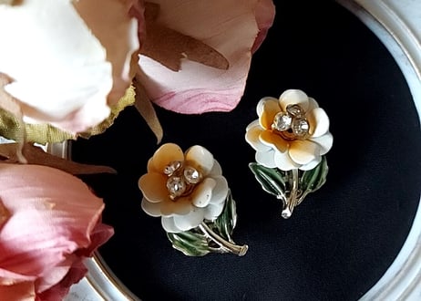 1960´s✩.*˚デイジーVintageイヤリング