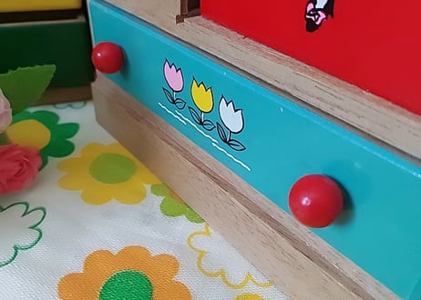昭和30～40年代👧女の子とチューリップのままごと箪笥