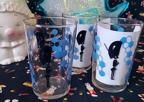 兵隊とハニカム柄•*🐝レトロコップ