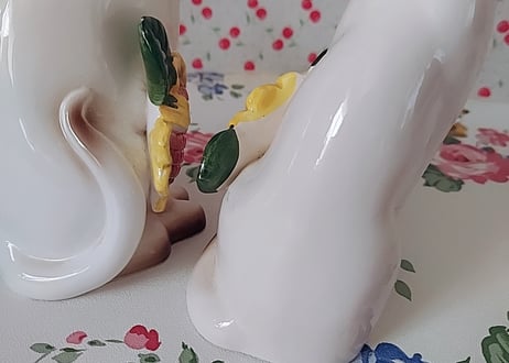 ひまわりが付いた🌻陶器のペア猫