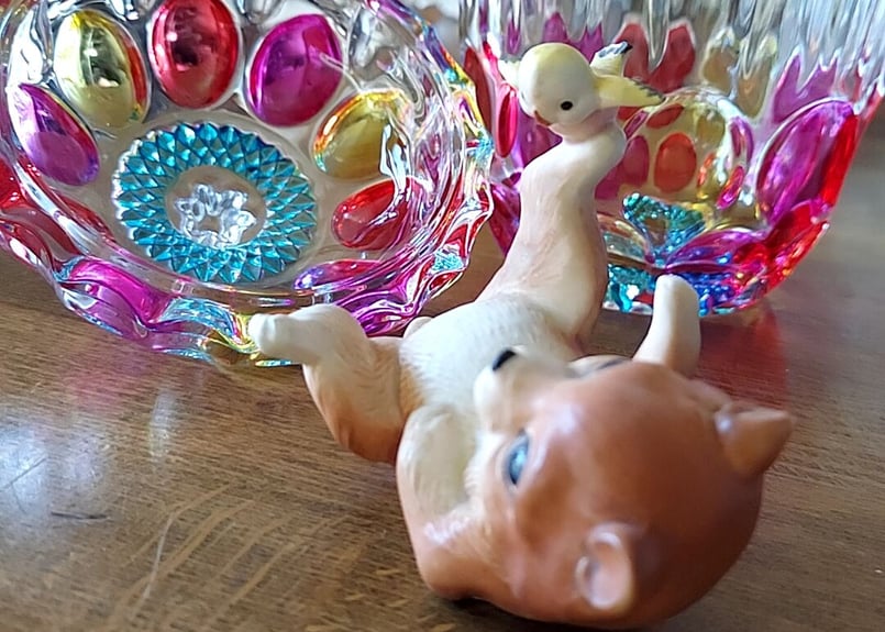 瀬戸ノベルティ・鳥とじゃれ合うくま🧸 | あんちーくKIDAN STORE