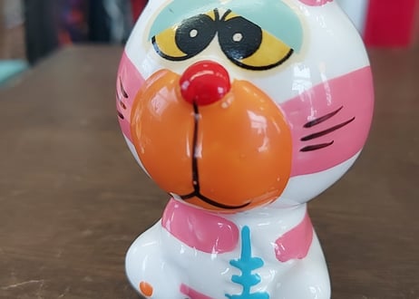 眠そうなおマヌケ顔の猫ちゃん