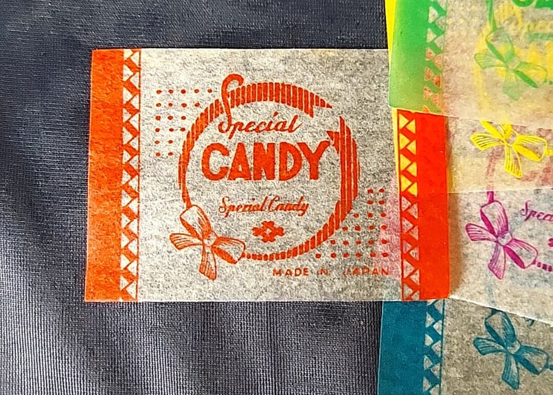 〈昭和レトロ〉不二家　ケロヨンガム包み紙6枚と外袋セット Amazon.co.jp: お菓子の包み紙 : 甲斐 みのり: 本