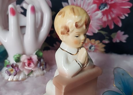 瀬戸ノベルティ˙👼🏼˙お祈りをする男の子