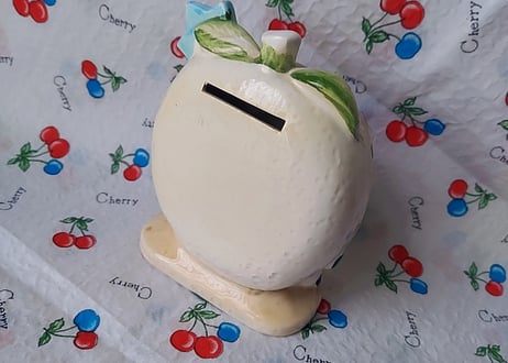 りんごのお家🍎女の子の陶器の貯金箱