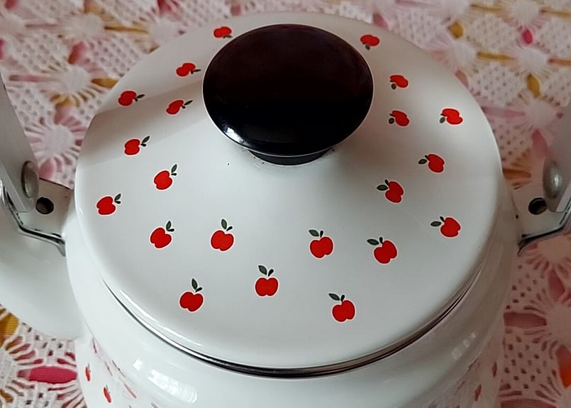 EJIRY🍎りんごのホーローケトル | あんちーくKIDAN STORE