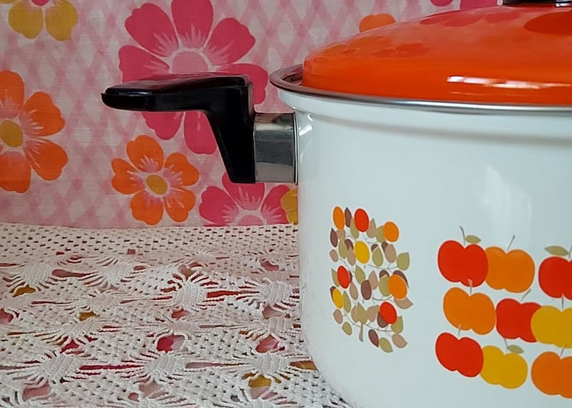 ヤマタカ・林檎のホーロー両手鍋 | あんちーくKIDAN STORE