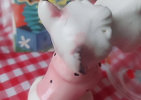 テリアの陶器の置物